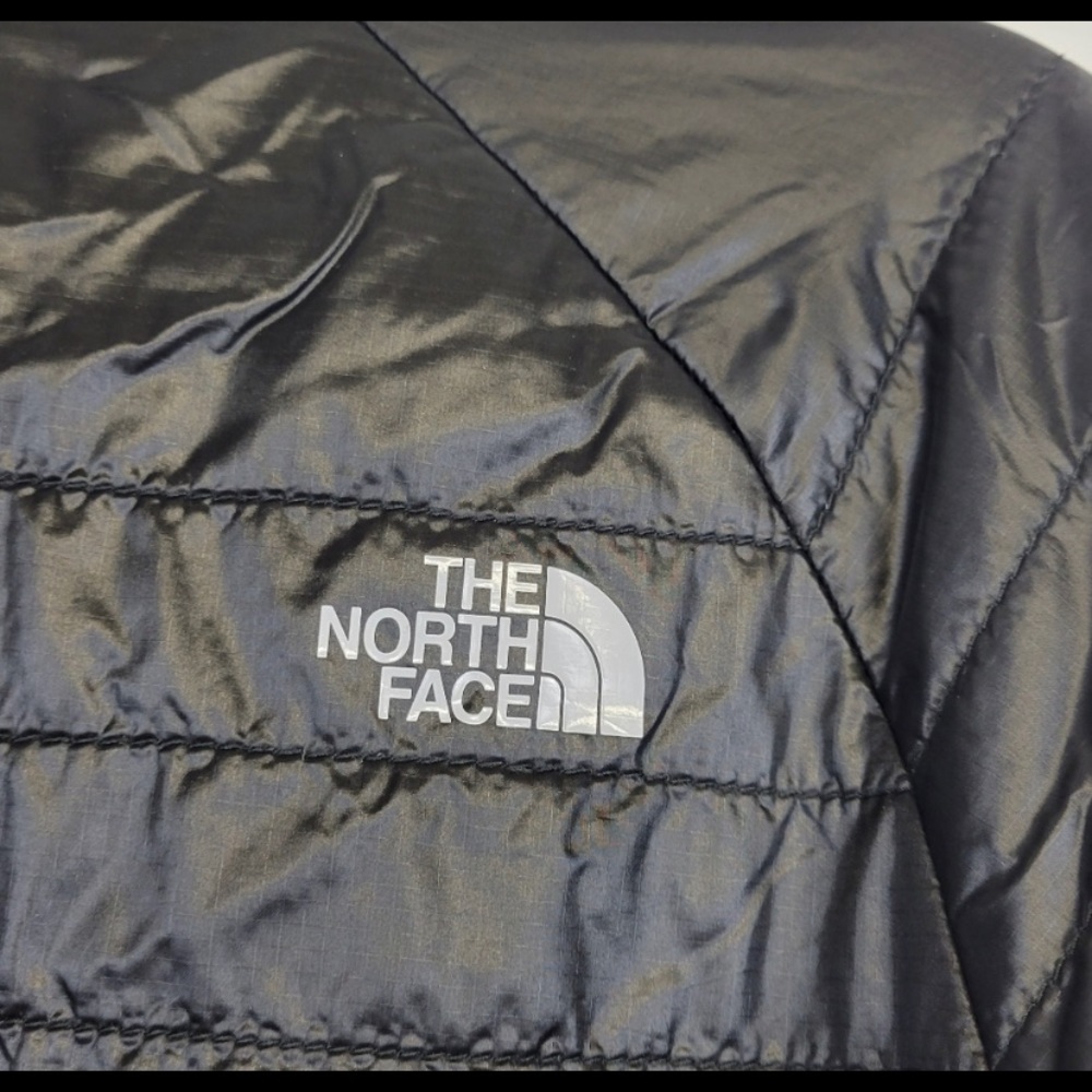 Black North Face thin puffer